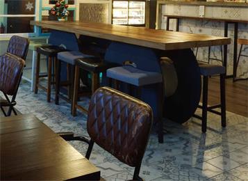 特色實木（mù）長條（tiáo）桌（zhuō）酒吧（ba）專用（yòng）桌椅組（zǔ）合