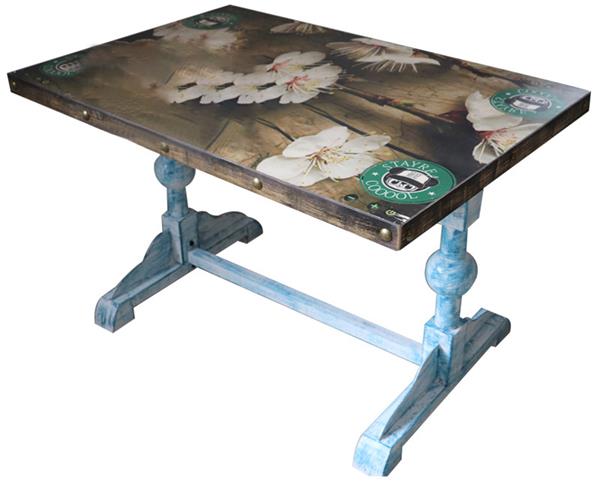 工業風(fēng)桌麵(miàn)花紋(wén)貼片銅釘(dìng)包邊餐桌藍色實木球形餐桌腳西餐桌