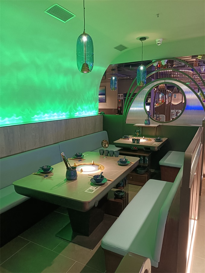 湊湊火鍋店桌椅（yǐ）