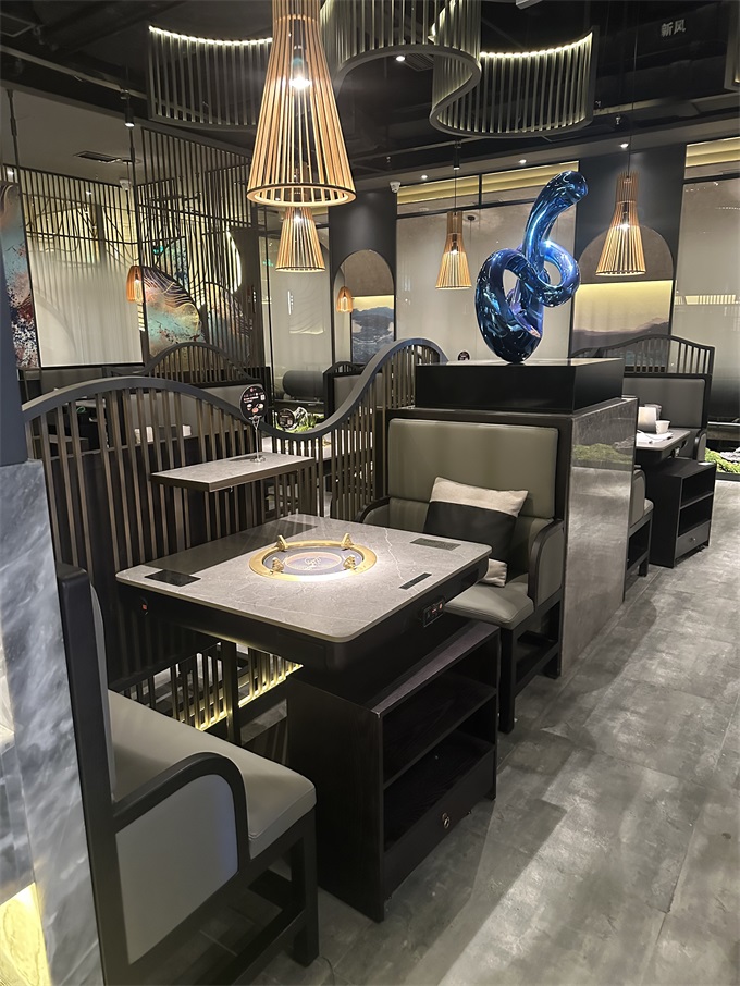 湊湊火鍋店桌椅（yǐ）