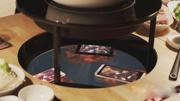 火（huǒ）鍋桌（zhuō）