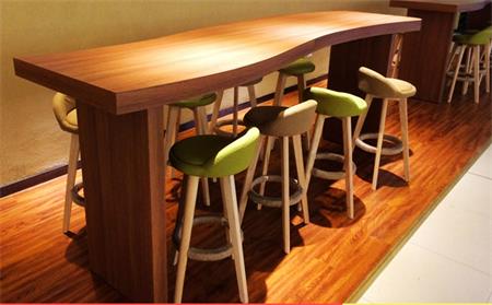 餐（cān）廳桌子