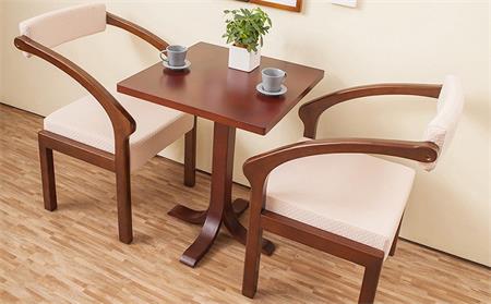 西餐桌餐具擺(bǎi)放