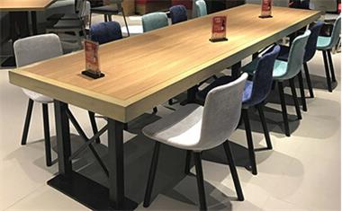 快餐店（diàn）桌椅