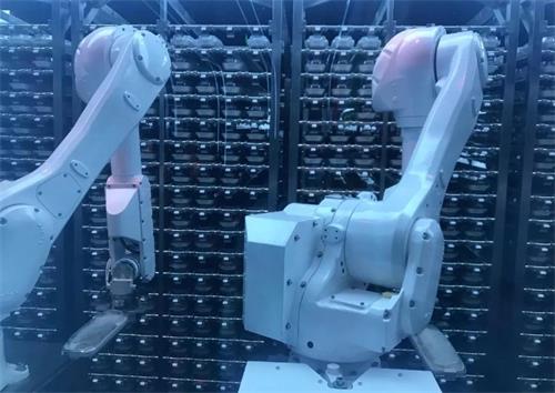 海底撈人工（gōng）智能機器人