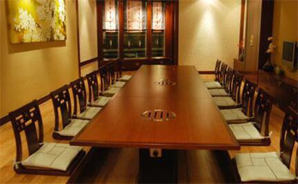 日式餐廳桌（zhuō）椅