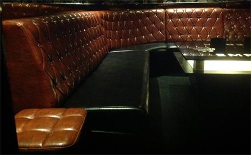 酒吧沙發