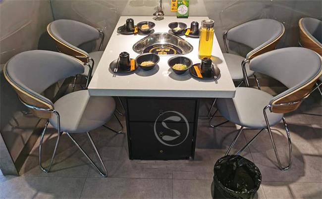 帶（dài）電磁爐一體火鍋桌子