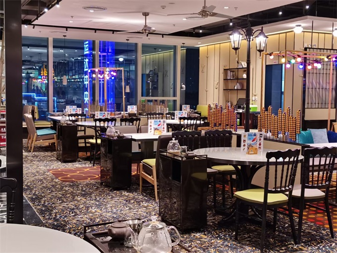 稻（dào）香餐廳大理石（shí）圓桌實（shí）木椅家具