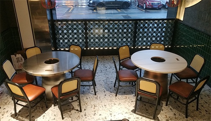 八合裏牛肉火鍋桌椅家（jiā）具