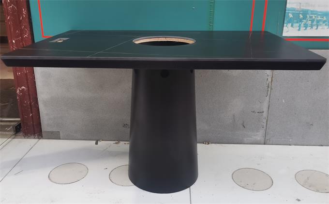 火鍋店餐桌（zhuō）