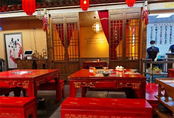 譚鴨血（xuè）老火鍋桌（zhuō）椅