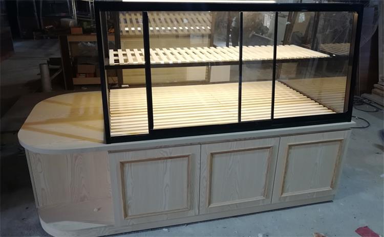 麵包（bāo）展櫃