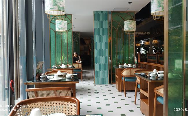 火鍋店（diàn）餐桌椅