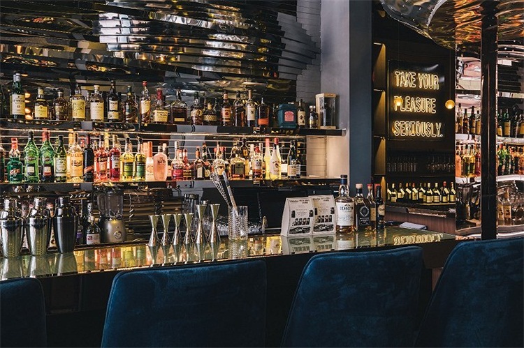 酒（jiǔ）吧空間設計效果圖